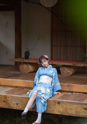 脱了她裙子摸进她的内裤亲吻网站