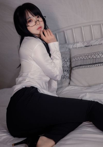 痴汉电车侵犯女学生电车痴汉视频