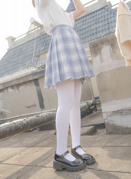 三男一女吃奶添下面视频